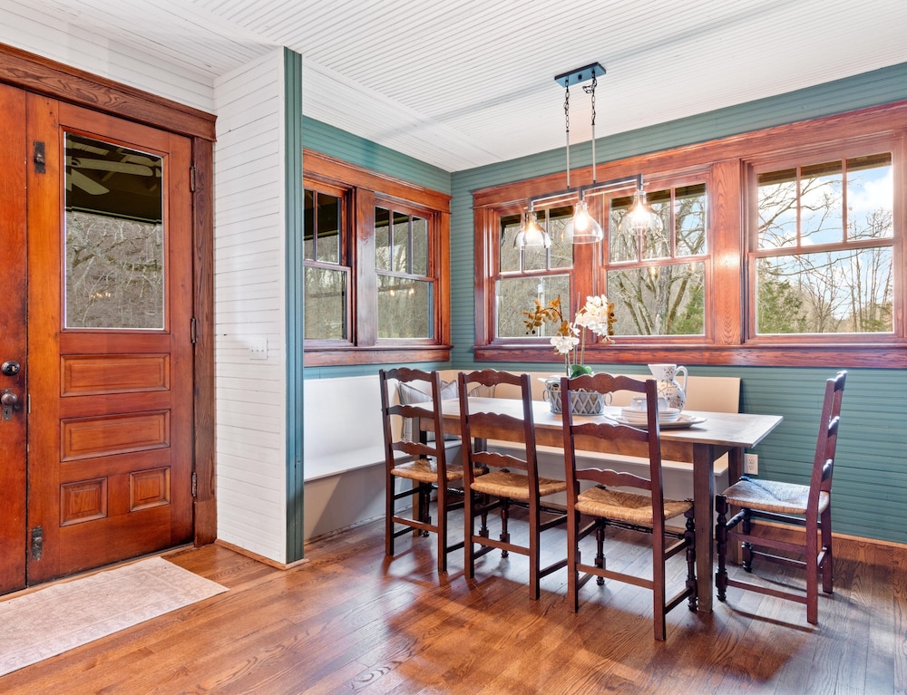 Leipers Retreat Secluded 3 BDR Craftsman Home
