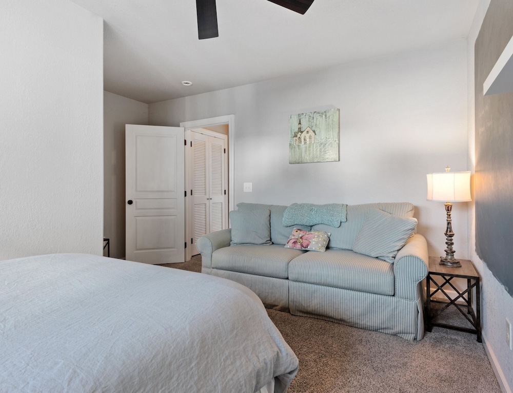 Muletown Haven Stunning Downtown Escape!