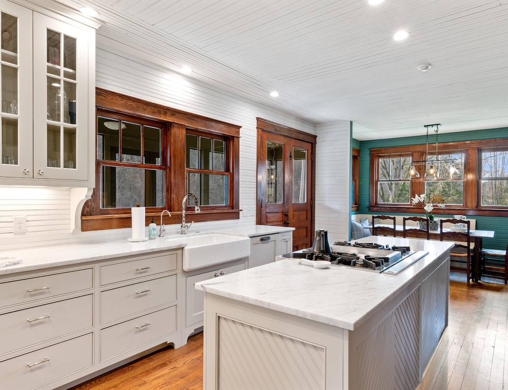 Leipers Retreat Secluded 3 BDR Craftsman Home