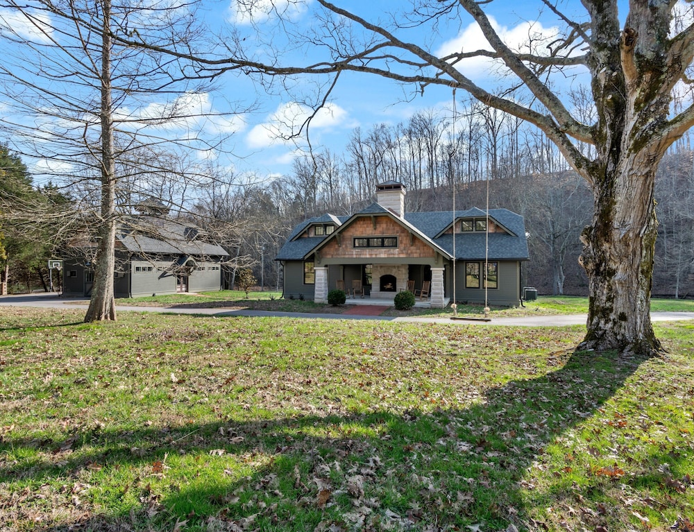 Leipers Retreat Secluded 3 BDR Craftsman Home