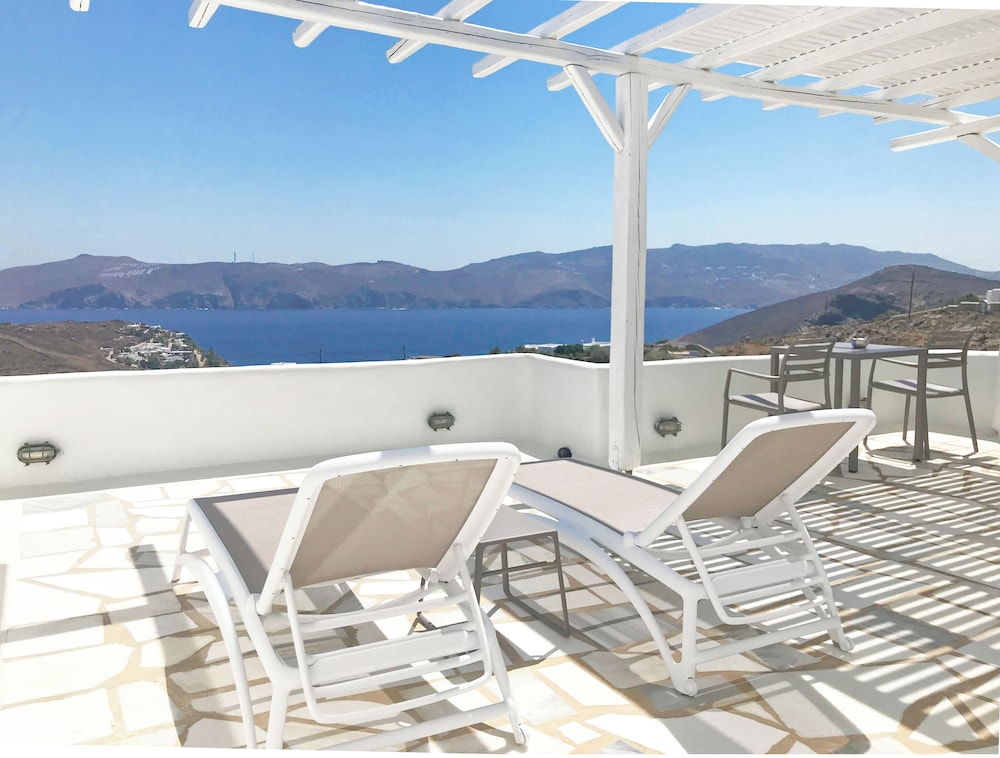 Yakinthos Residence