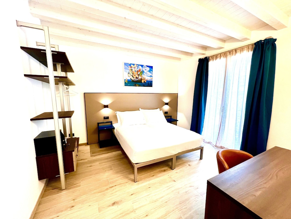 5 Terre hub suite