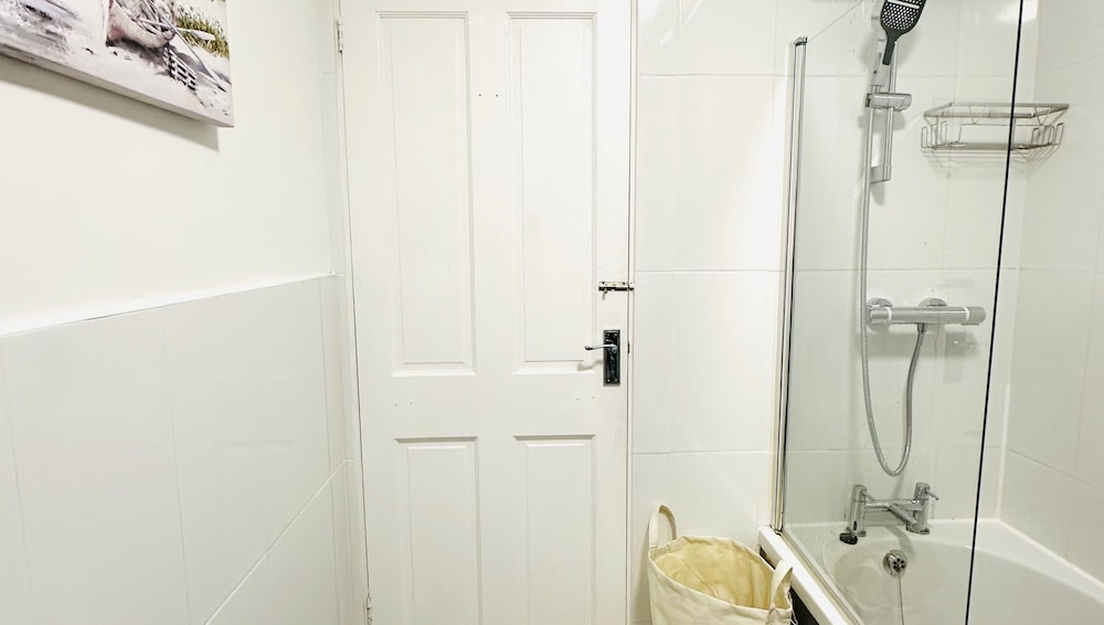 Ibate Apartments - Cozy 2 Bedroom Home