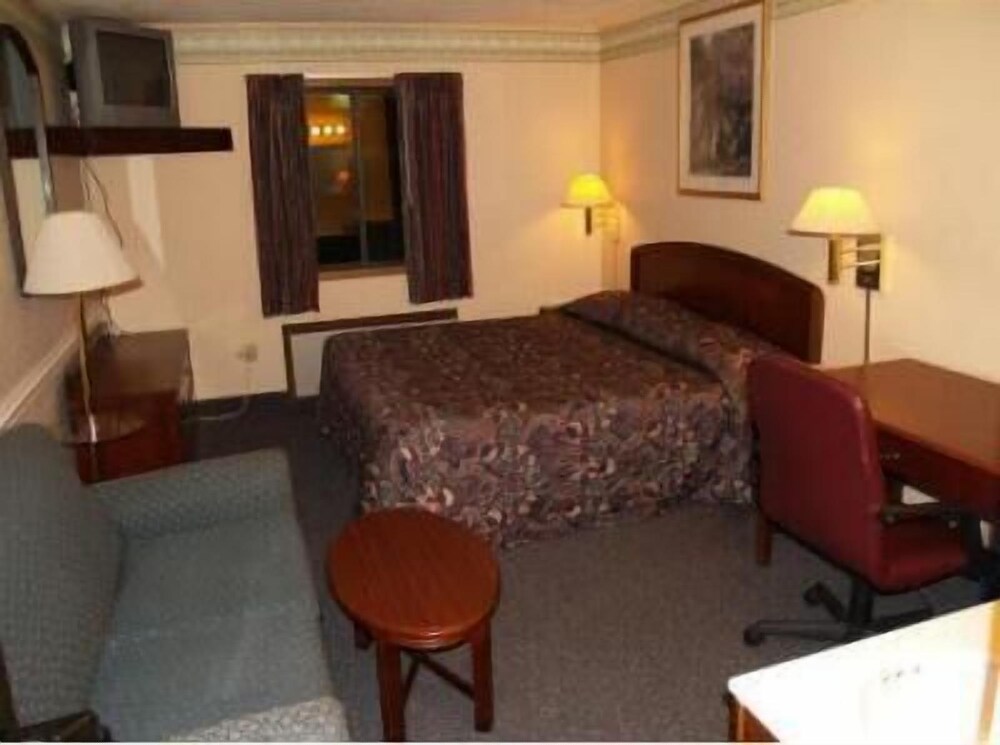 Budget Inn of Claypool Hill