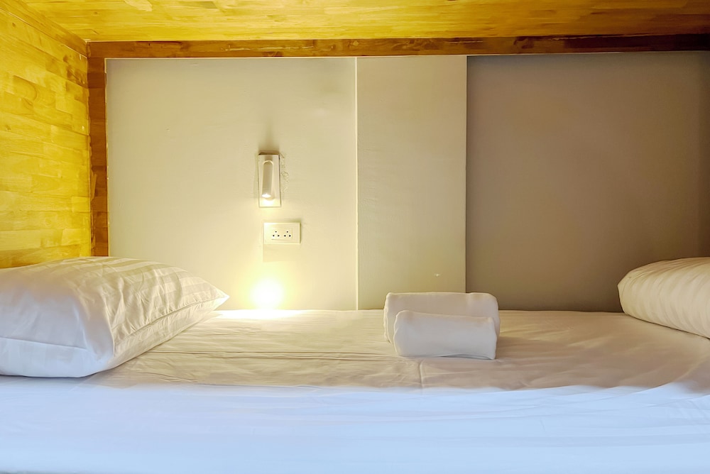 Poshtel 56