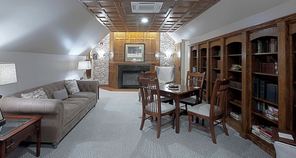 Bob Timberlake Inn at Chetola Resort