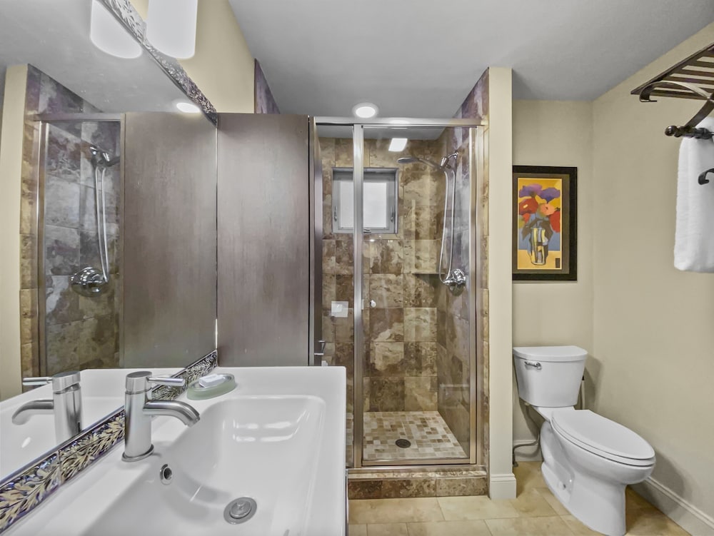Peak Seven  2 Bedroom Home by RedAwning