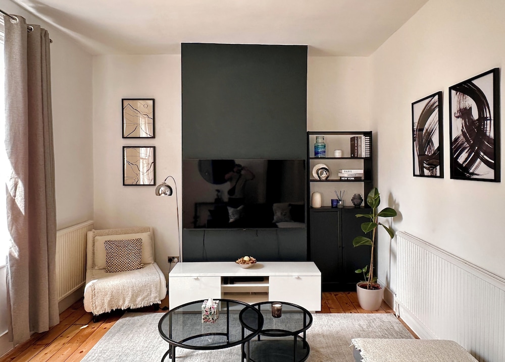 Fulham Tranquil 2BD King Bed Home w/ Parking & Gdn