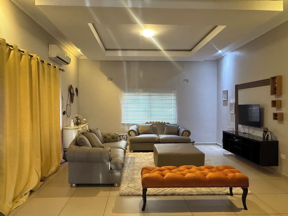 Spacious & Modern 3-bedroom Foxdale