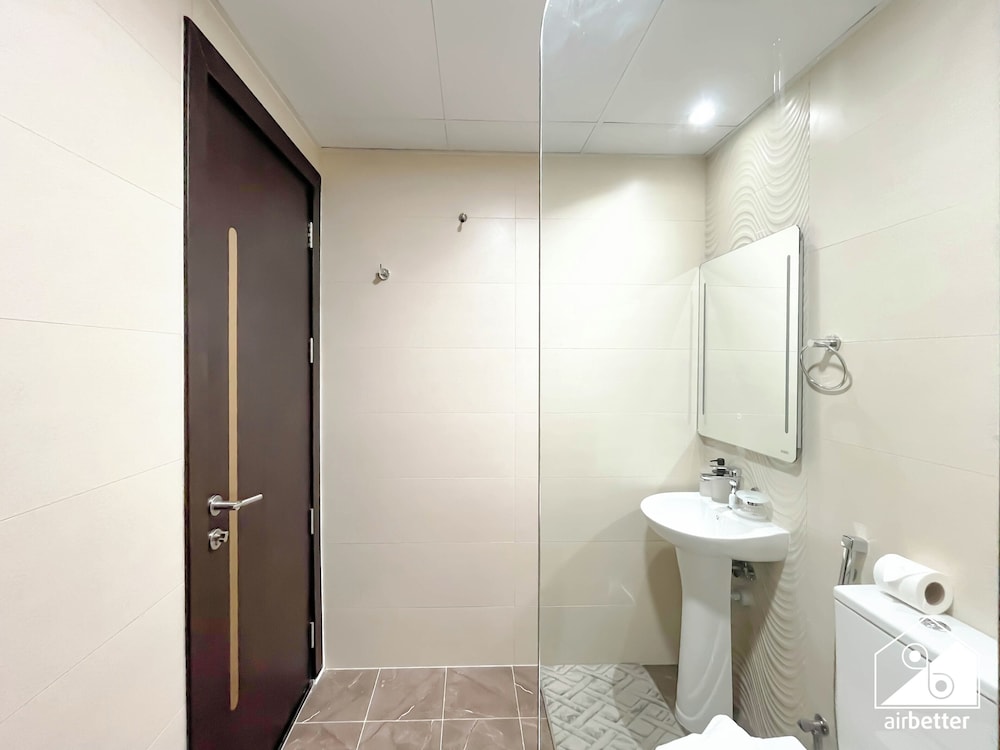 Jewelz Luxury 2BR Balcony, Pool & Garden Views