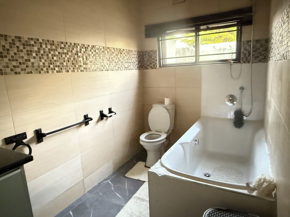 Spacious & Modern 3-bedroom Foxdale