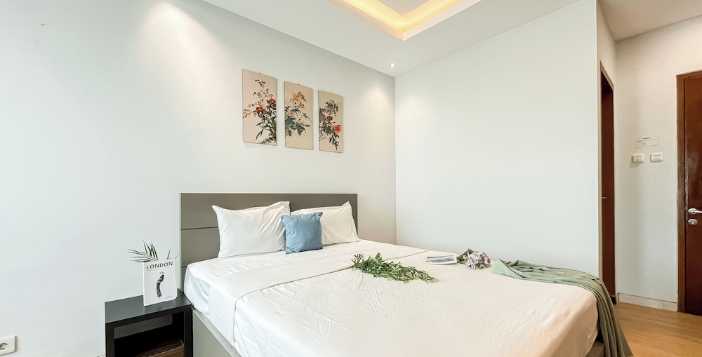 Neutral Cozy Stay Studio Apartment At Margonda Residence 1