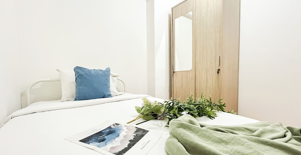 Warm And Comfy 2Br At Bassura City Apartment