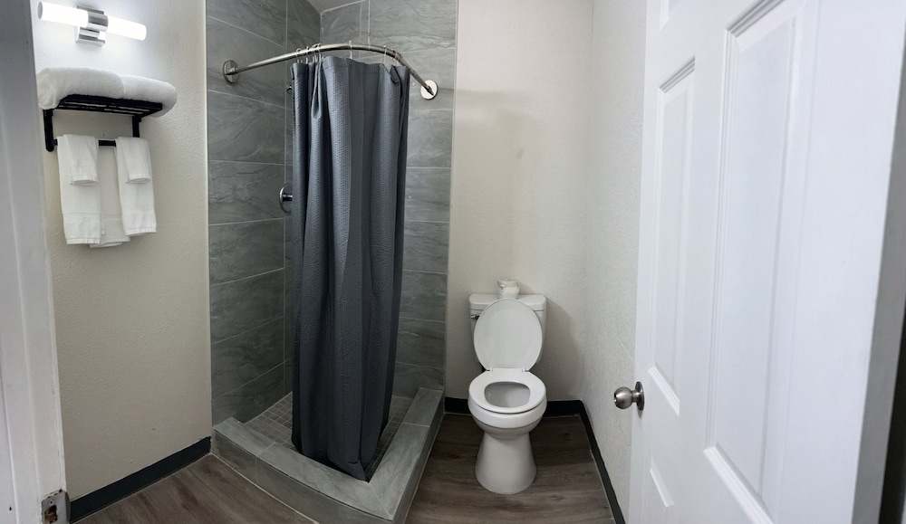 Studio City Suites, A Travelodge By Wyndham