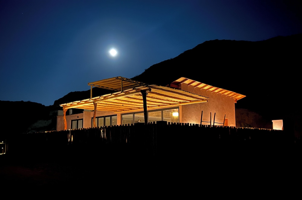 La Morada Punta Sal - Casa de playa frente al mar.