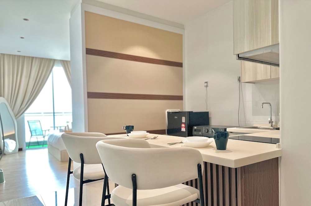 Paragon Suites CIQ By Stayrene