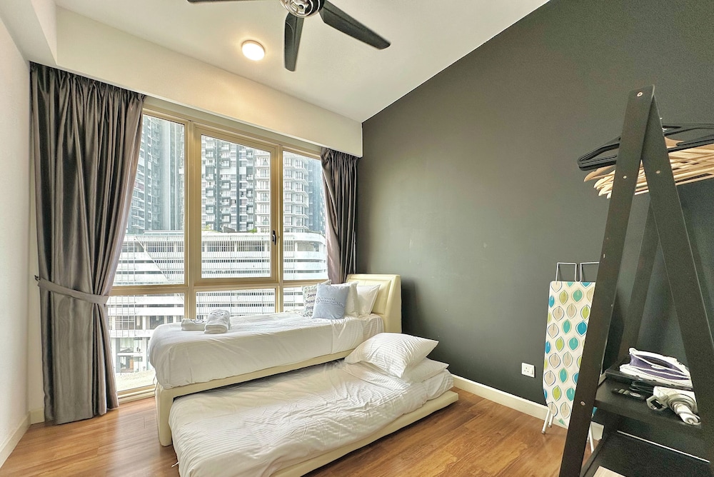 Afiniti Residences Medini by Stayrene