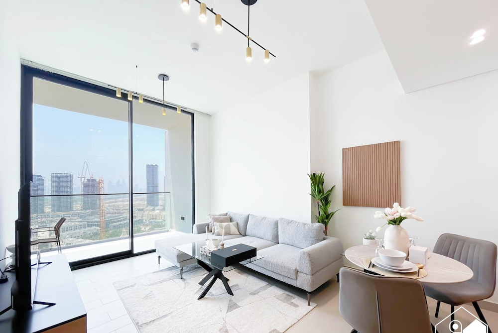 Luxury & Comfort 1B at Binghatti Amber & Balcony
