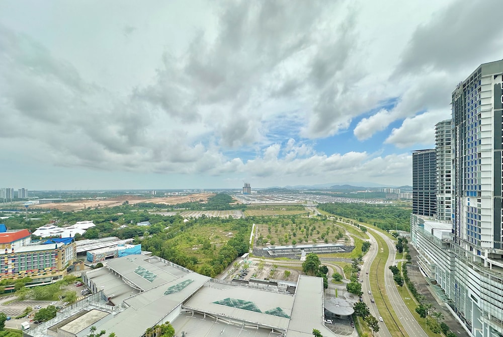 Afiniti Residences Medini by Stayrene