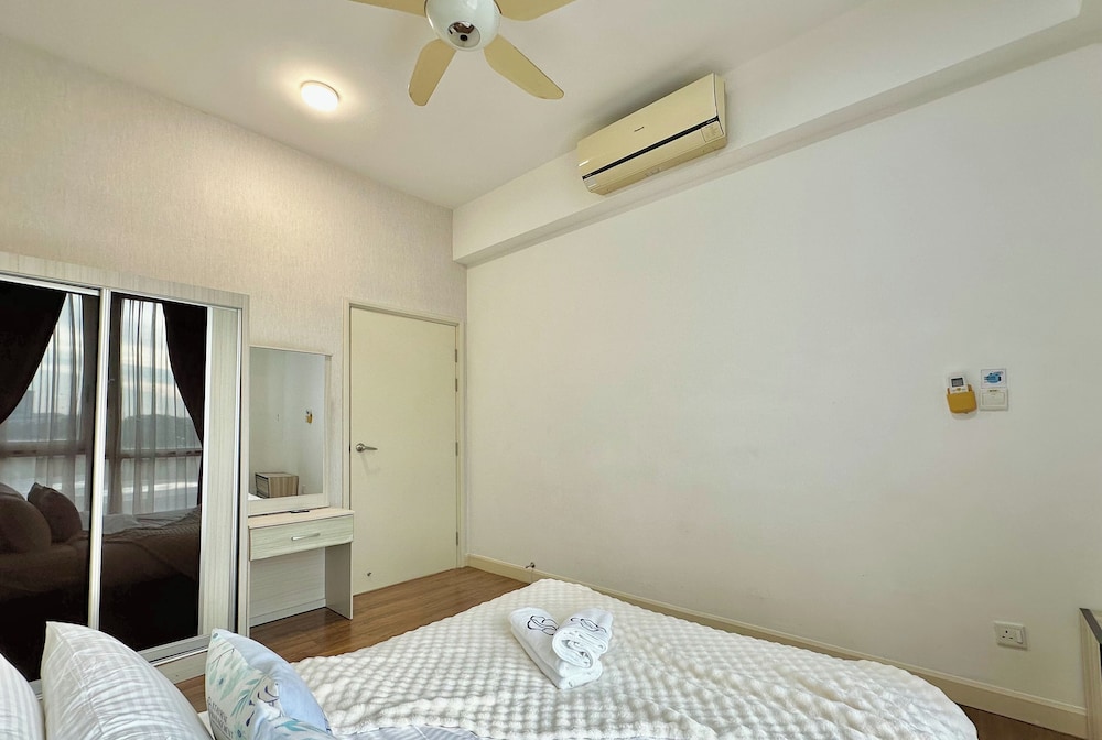 Afiniti Residences Medini by Stayrene