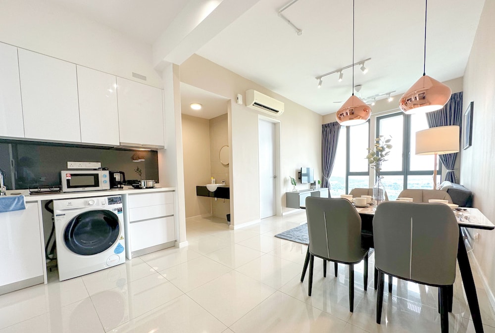 Elysia Park Residence by Stayrene