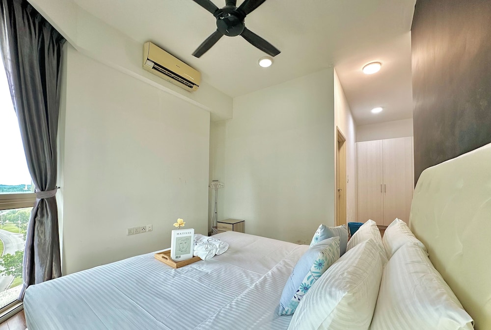 Afiniti Residences Medini by Stayrene