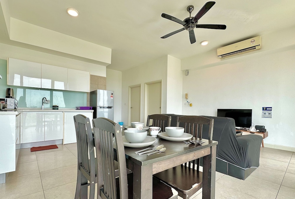 Afiniti Residences Medini by Stayrene