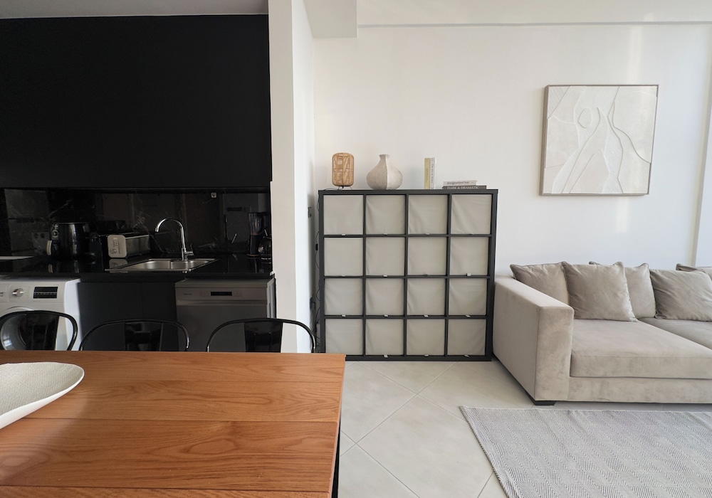 Grapeful Stay – Luxury Hostel Binghatti Avenue Tower Al Jaddaf