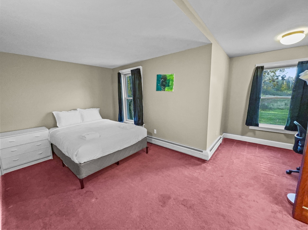 Calimont - Hot Tub- Pet Friendly - Minutes To Killington/pico 6 Bedroom Home by Redawning view 3