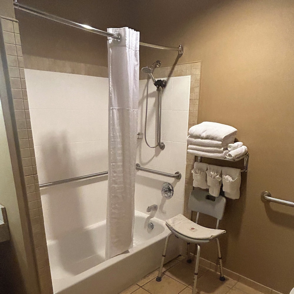 Palestine Vacations - Comfort Suites - Property Image 35