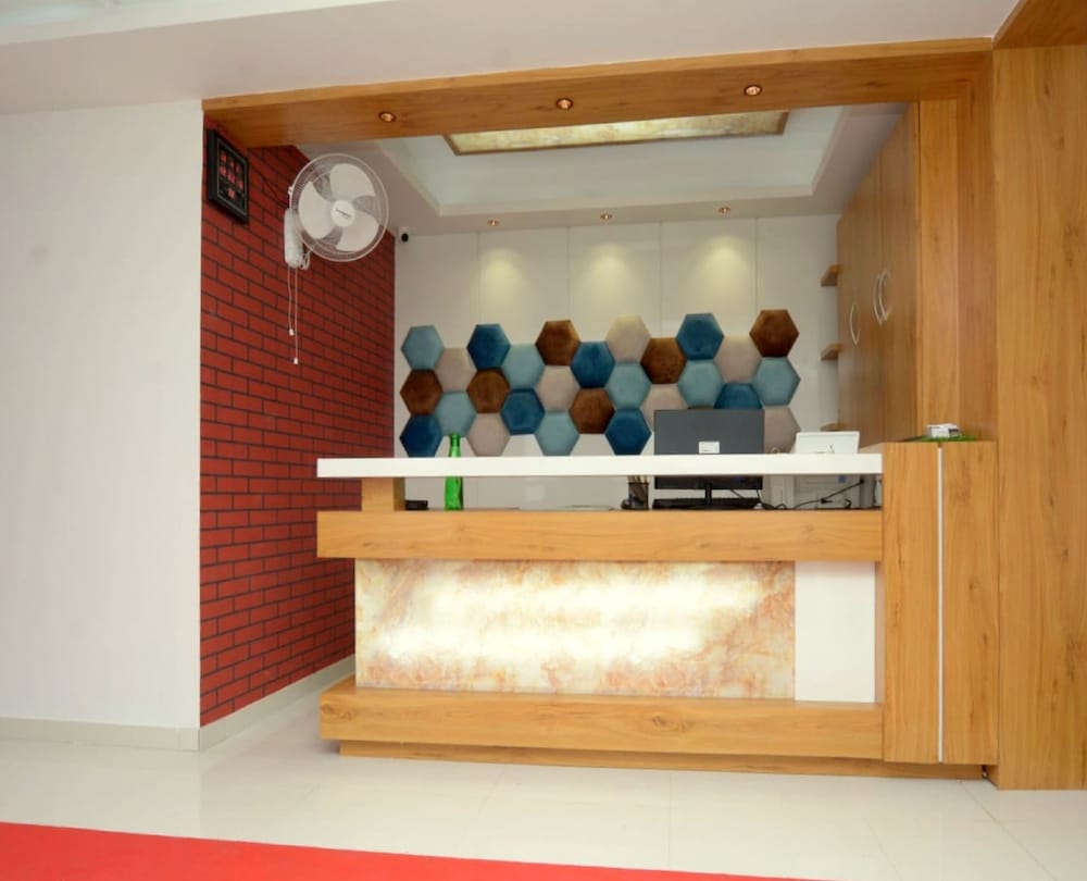 Lobby & Reception