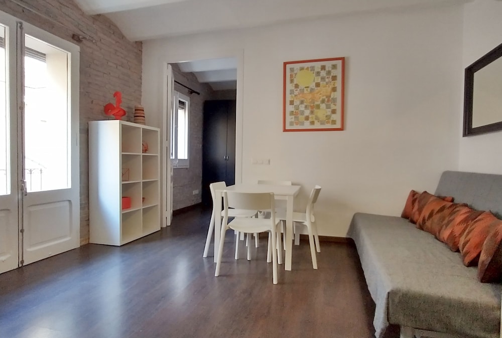 Barceloneta Apartment With Balcony