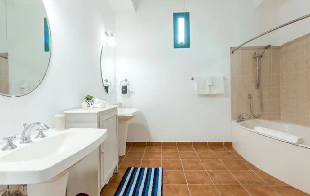 Golfside Villas - Property Image 77