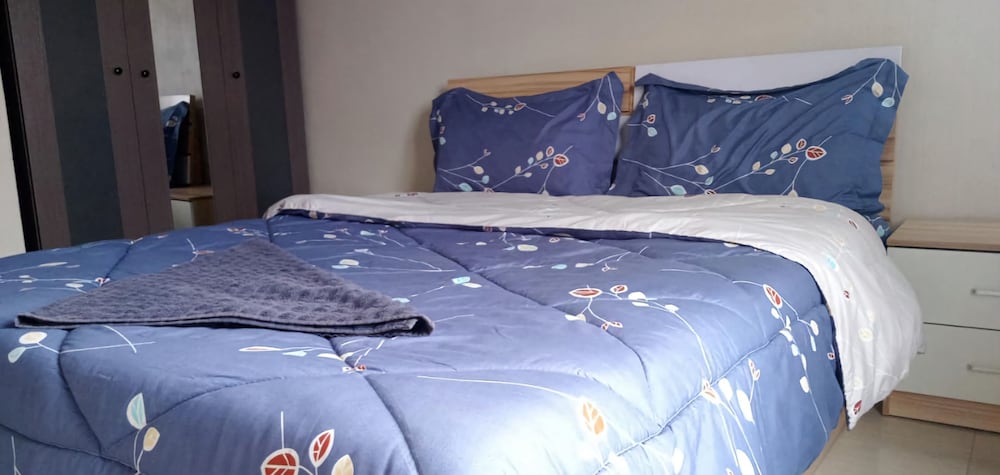 Fully Furnished Apartment Close to Amenities view 3