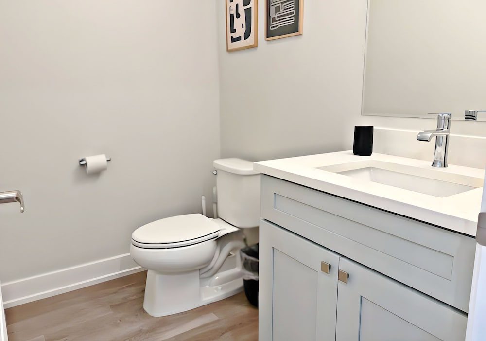 Modern 4BR with Parking - WV rep 4