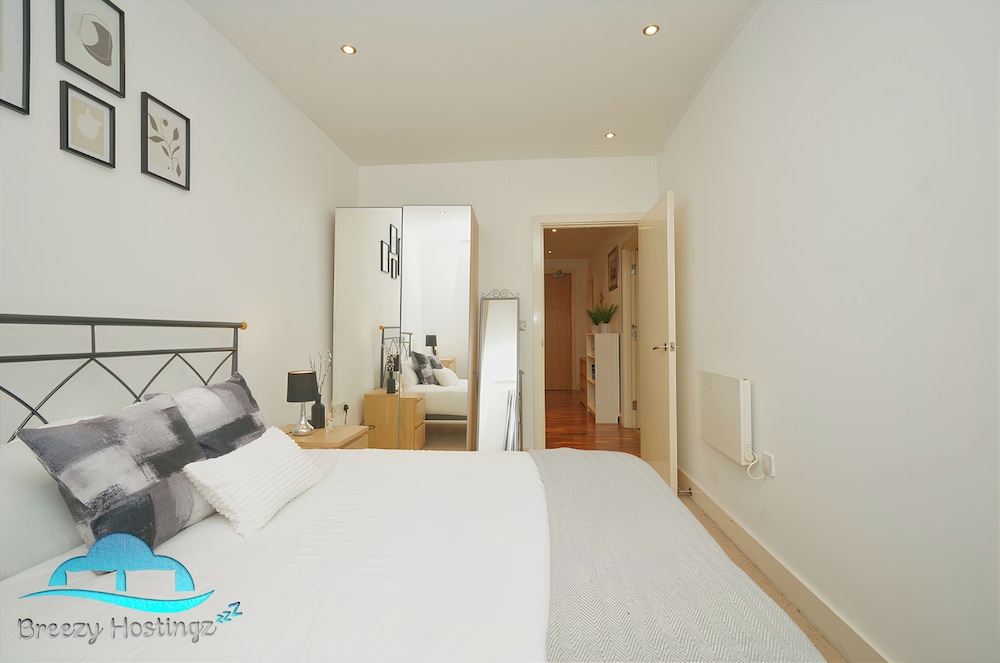 2 Bed Flat - Sleeps 6 - Parking - Wifi