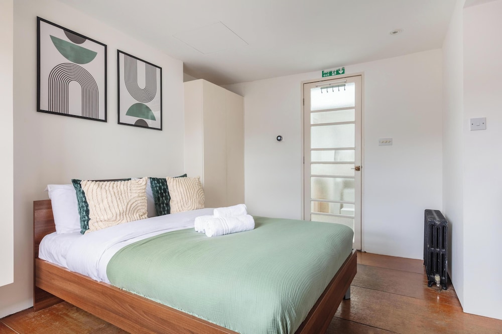 Chic 1BR by Goodge Street Station