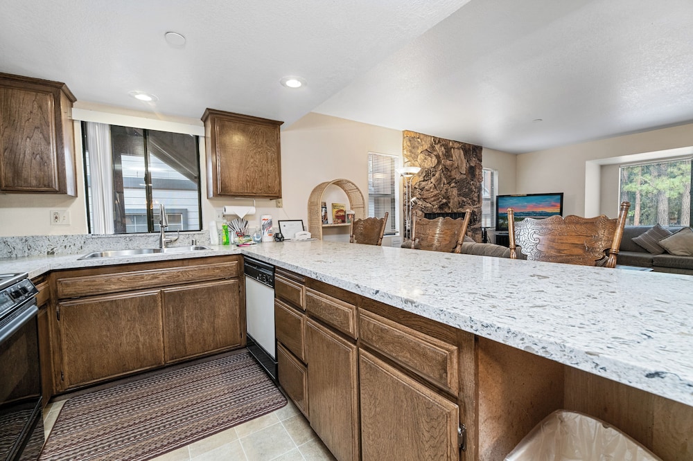 Summit X-ross Roads Condo