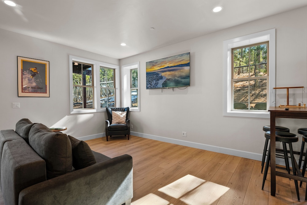Pine Meadow All Seasons Lodge