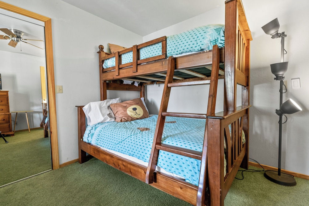 Cozy Fox Cabin view 5