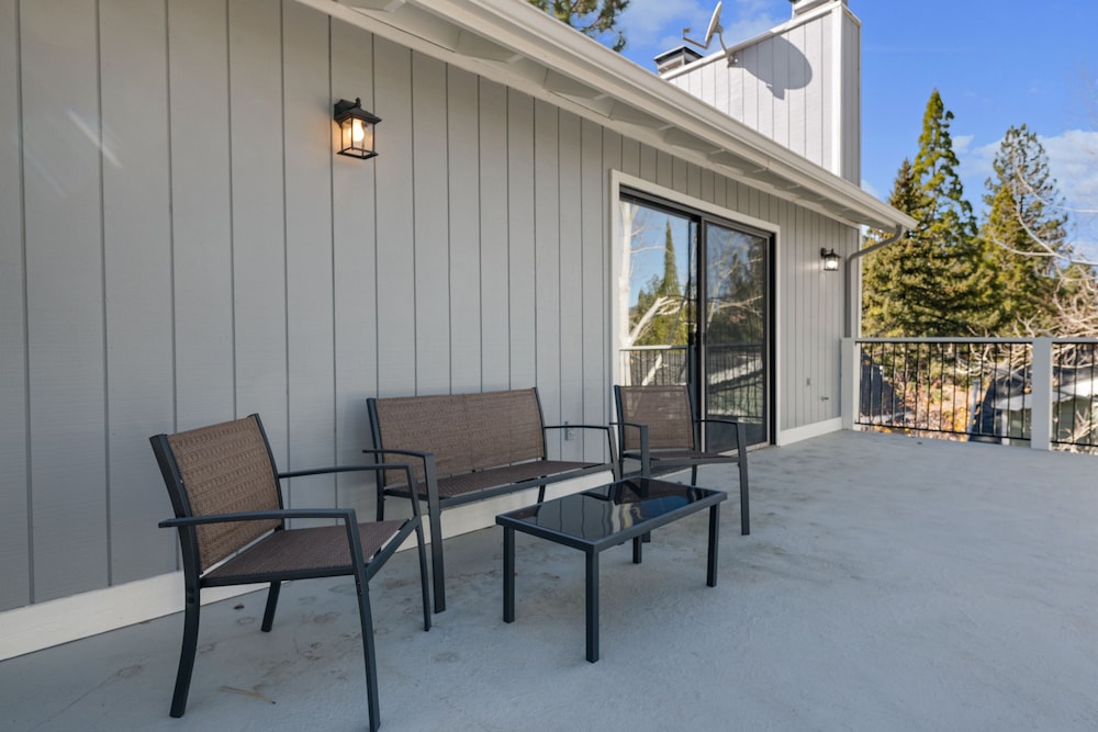 Whiskey Pines Chalet view 4