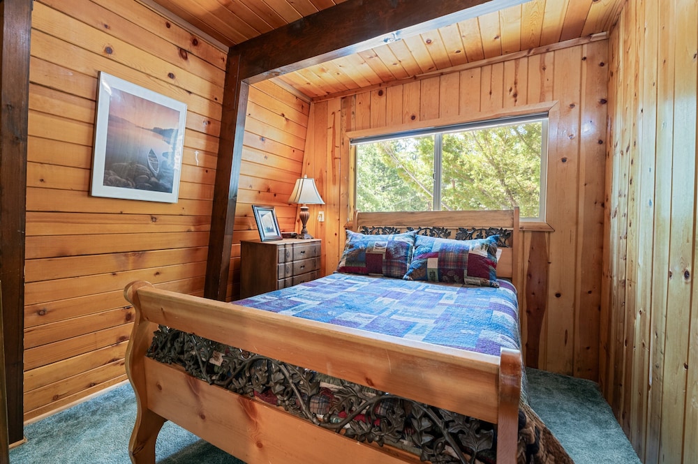 Fawnskin Family Cabin view 5