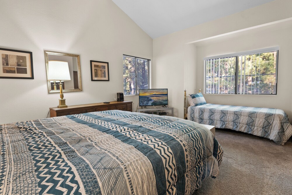 Summit X-ross Roads Condo