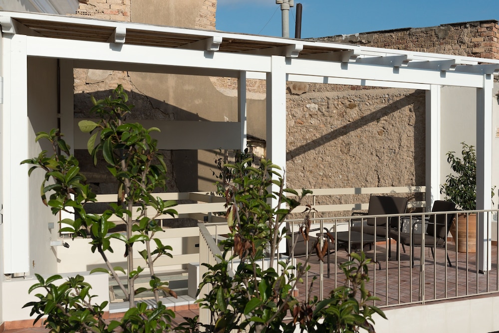 Acropolis Suites
