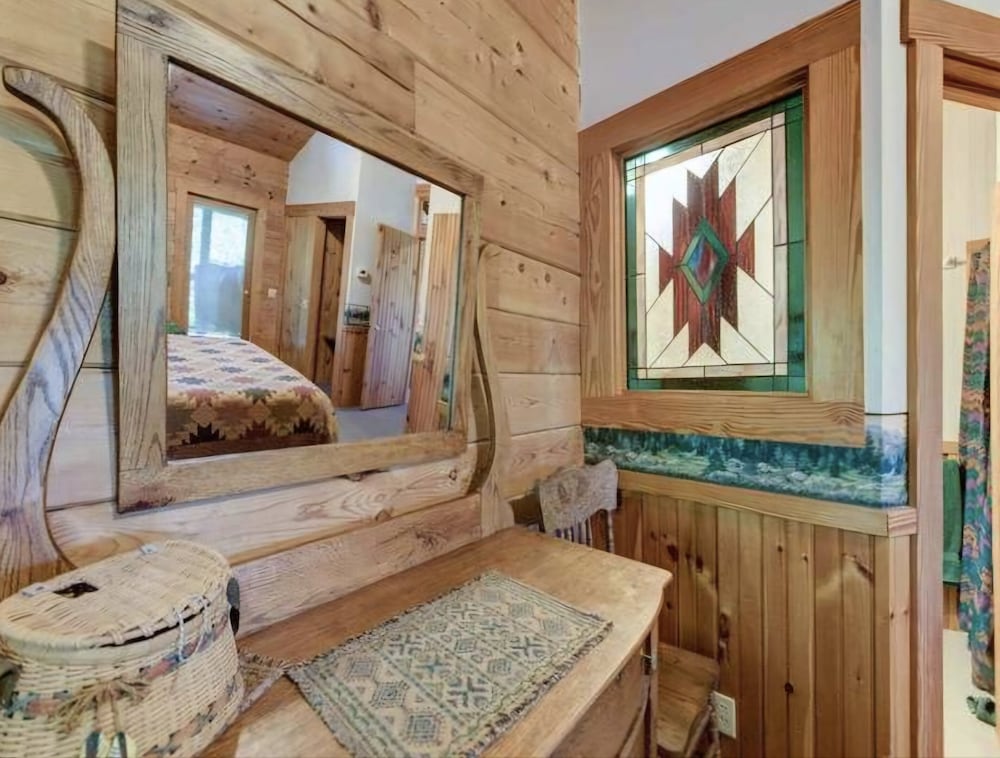Eagles Nest 1 Bedroom Cabin
