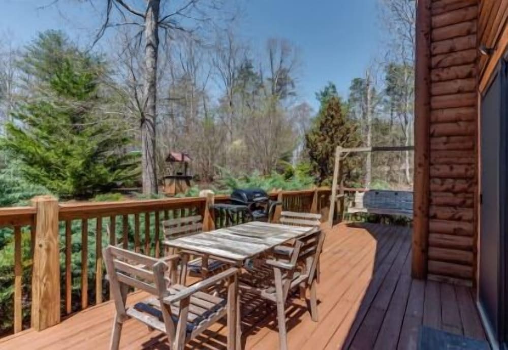 Horseshow Hideaway - Pet Friendly Cabin, 7 Minutes to TIEC - Property Image 8