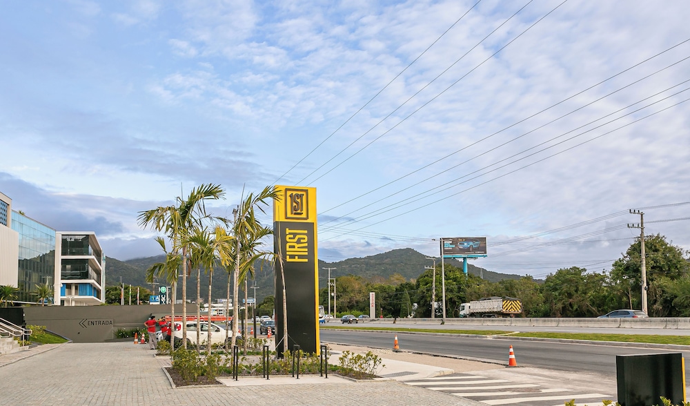 First Residencial Multifuncional by Viva - Conforto e Fácil Acesso às Melhores Praias de Floripa