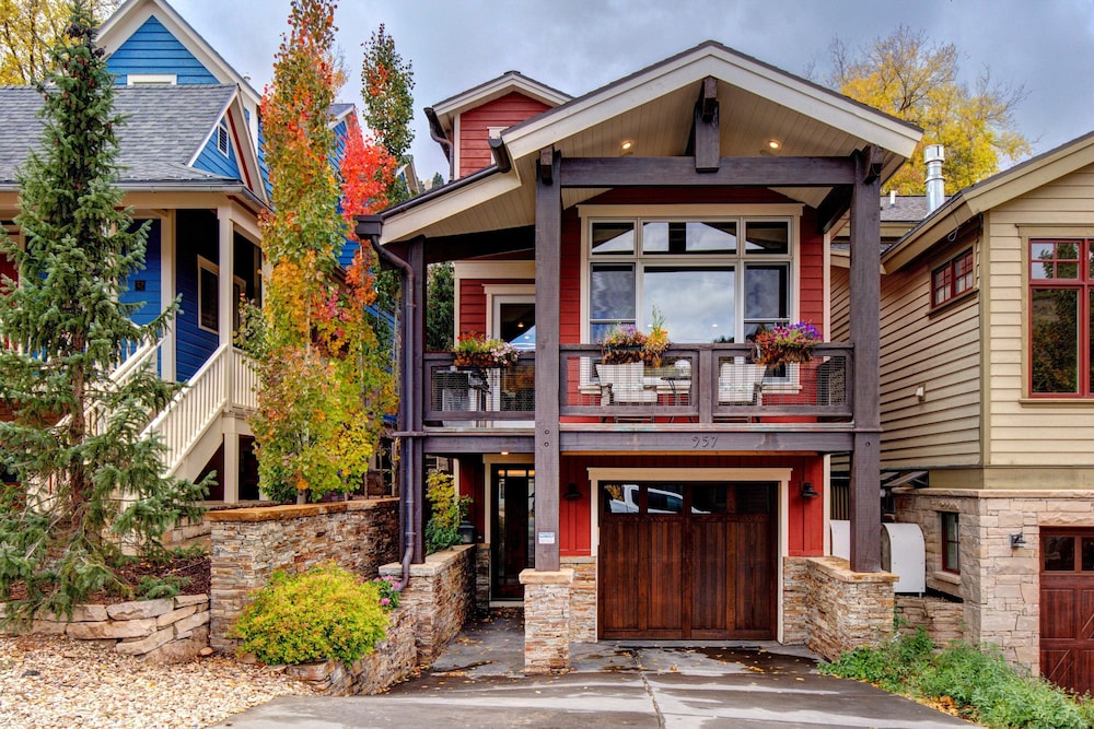 Red Crest 3 Bedrooms PWS-957 by KBM