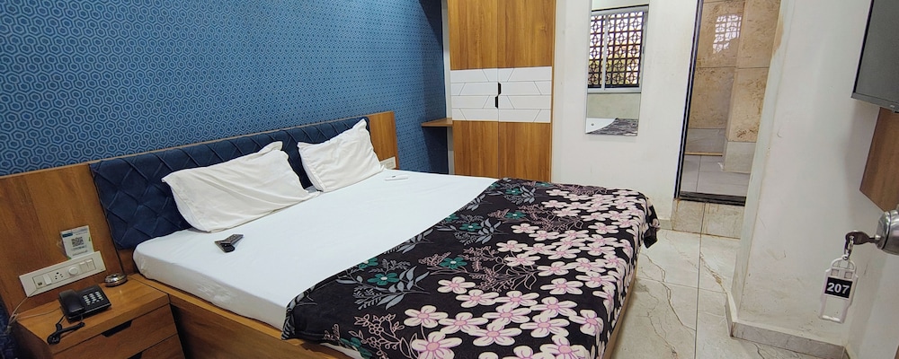HOTEL CENTER POINT GUEST HOUSE