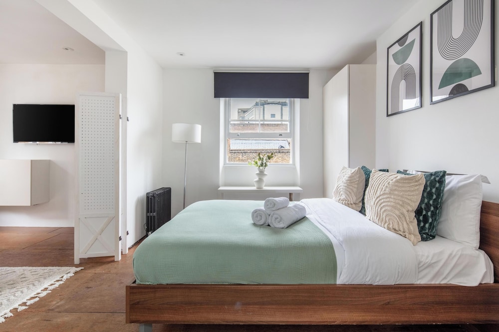 Chic 1BR by Goodge Street Station